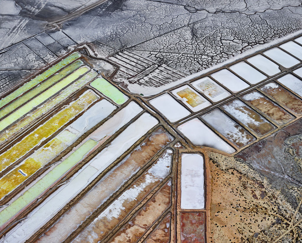 Imagens aéreas de salinas que borram a linha entre a fotografia e a pintura 09