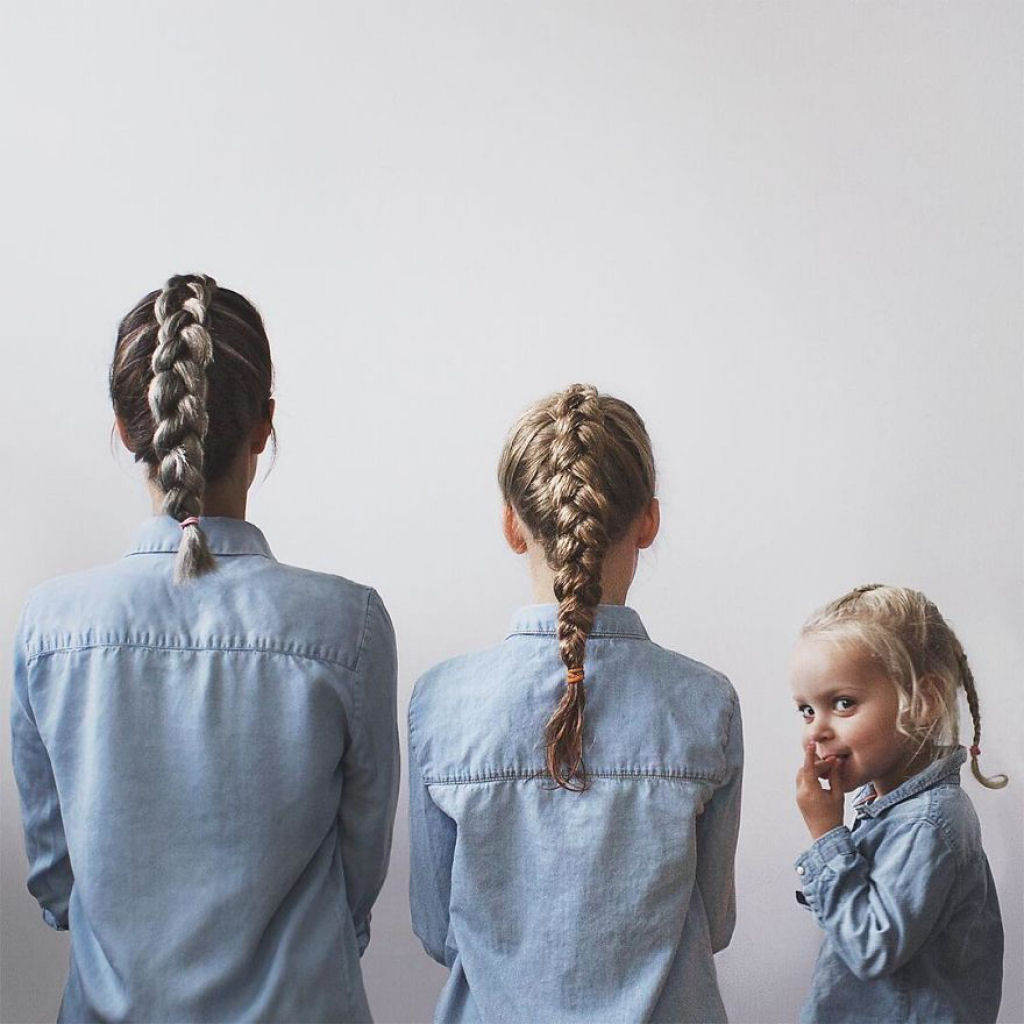 Esta mãe faz adoráveis fotos combinando roupas com suas filhas 11