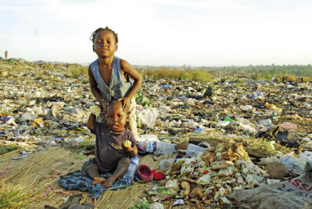A Terra do Lixo de Maputo 01