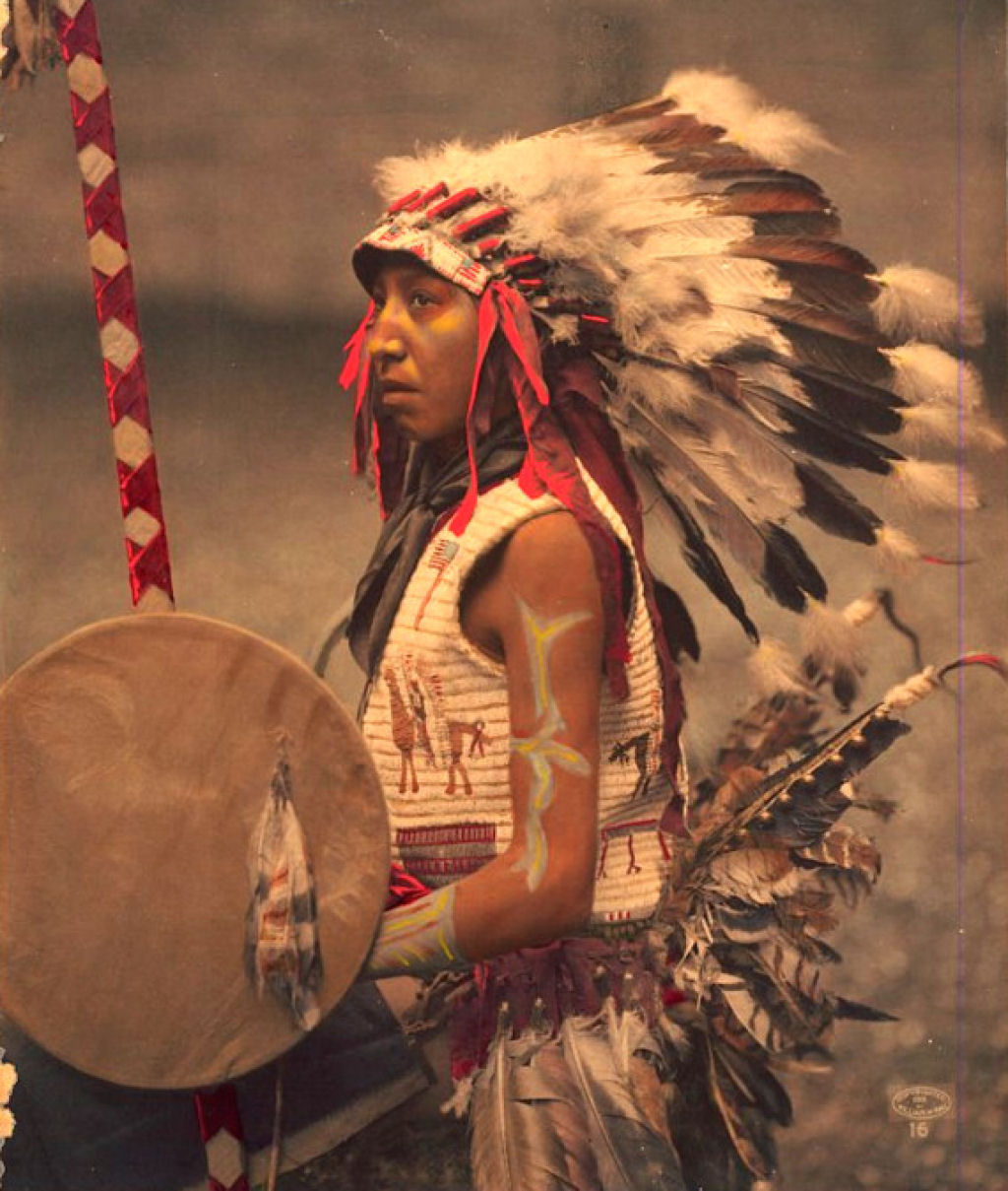 Impressionantes fotos históricas coloridas de nativos americanos do final do século 19 e início do século 20 06