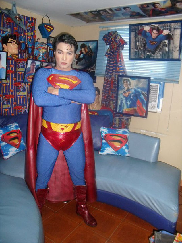 F faz diversas cirurgias para parecer com Super-Homem 01