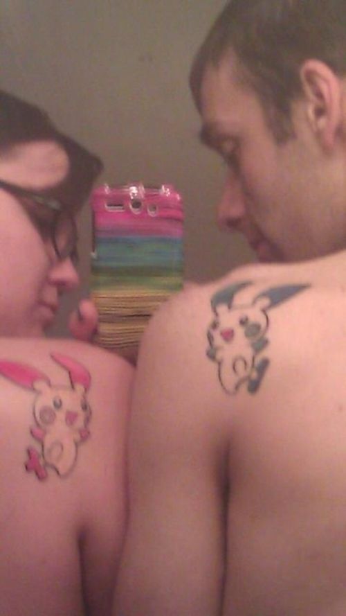 Tatuagens de casal terríveis 35