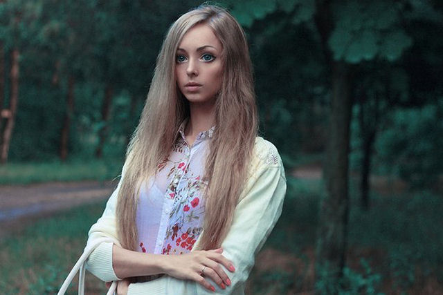 Conheça Alina Kovalevskaya, mais uma boneca ucraniana da vida real 14