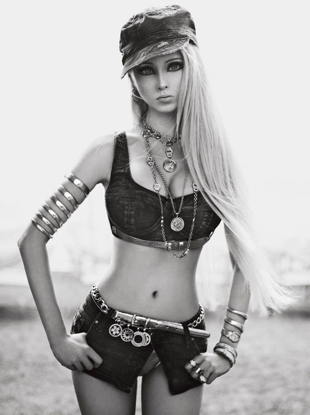 Valeria Lukyanova, a Barbie Humana, impacta com fotos em revista 07