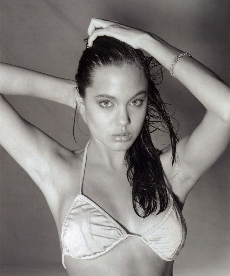 Angelina Jolie jovem fotografada por Harry Langdon 05