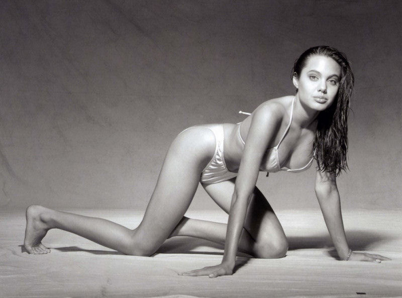 Angelina Jolie jovem fotografada por Harry Langdon 06