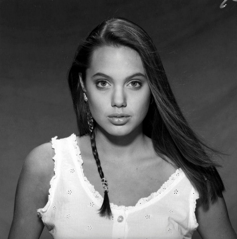 Angelina Jolie jovem fotografada por Harry Langdon 20