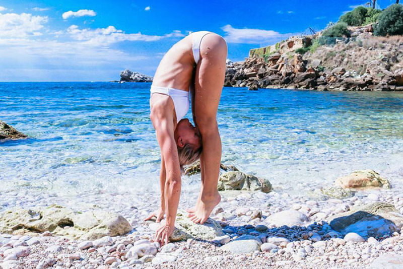 Piloto sueca faz ioga pelo mundo e suas selfies viralizam na rede 02