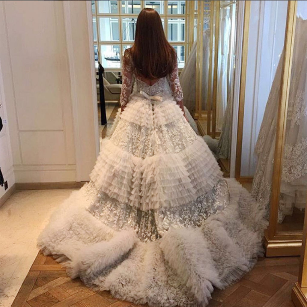 Tadinha: a modelo Xenia Dali celebrou o pimeiro aniversrio de casamento sozinha 14