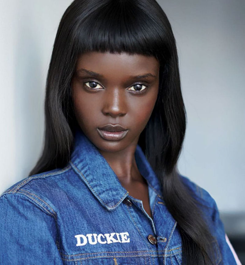 Barbie negra, que desistiu da carreira de modelo após perseguição, volta e conquista a internet 08