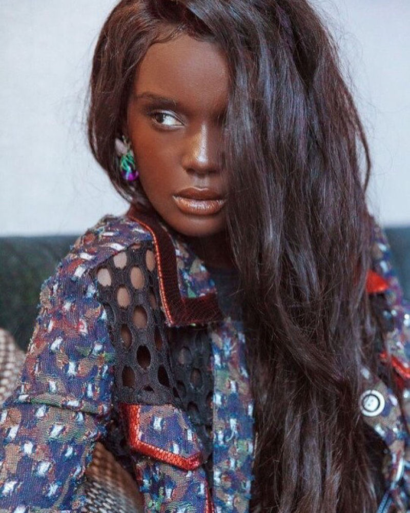 Barbie negra, que desistiu da carreira de modelo após perseguição, volta e conquista a internet 12