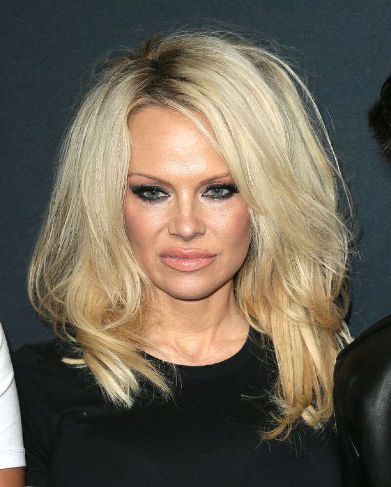 Pamela Anderson estreou um novo visual na semana passada e agora ningum pode reconhec-la