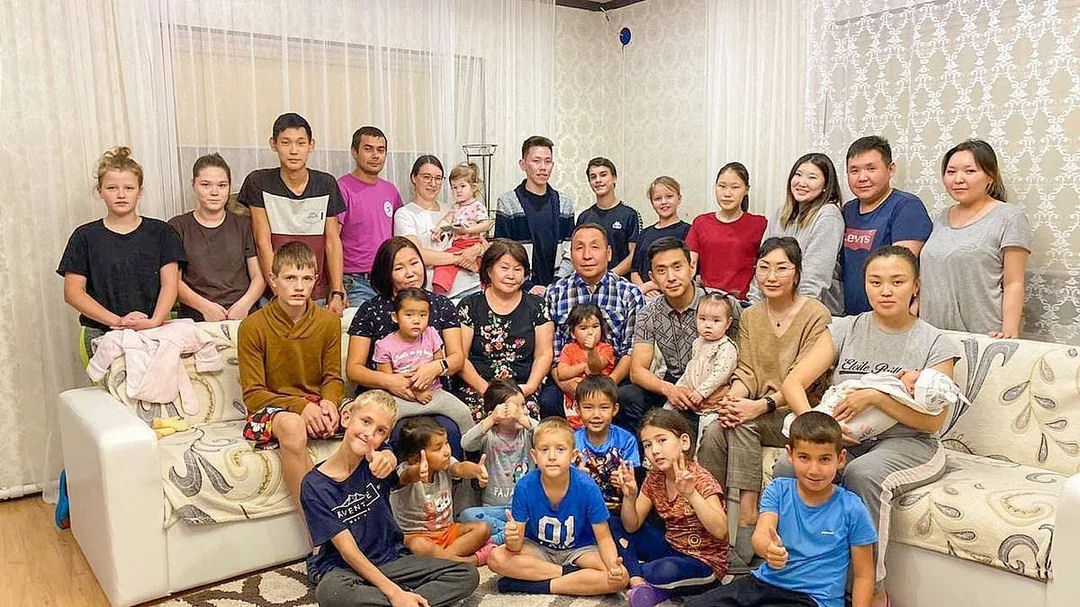 Casal de siberianos cria 22 filhos na cidade mais fria do mundo, 18 dos quais so adotados