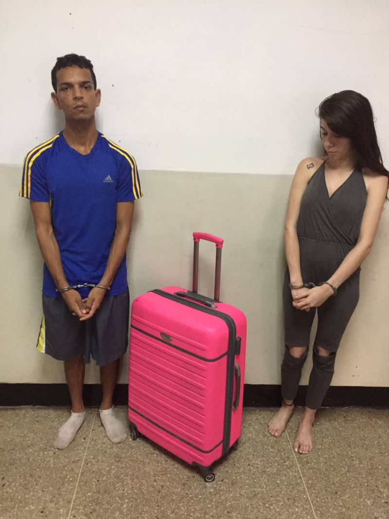 Venezuelana tenta contrabandear o namorado da priso em uma mala de viagem!
