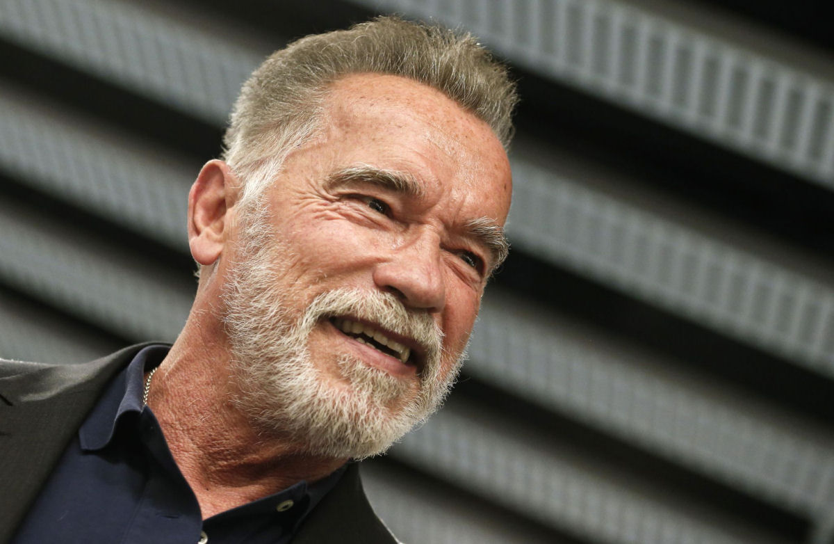 Comunidade fisiculturista tenta cancelar Schwarzenegger por críticas aos antivacinas