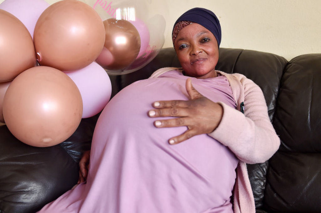 Sul-africana que 'deu à luz 10 bebês' nem estava grávida