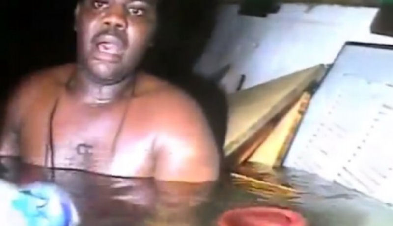 O momento do resgate do pescador que sobreviveu 3 dias preso debaixo d'gua