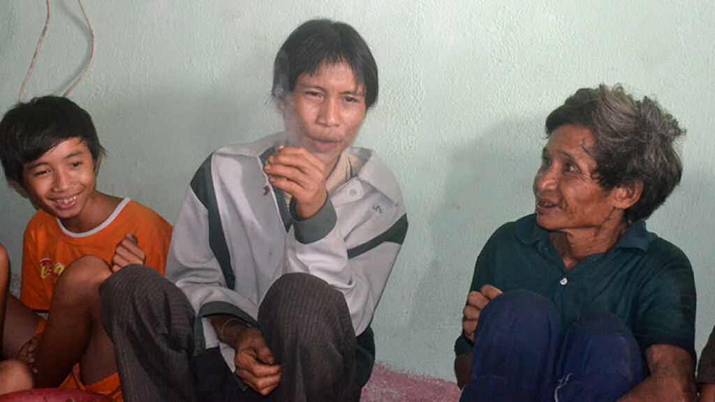 Vietnamita que viveu 40 anos na selva morre de câncer 8 anos após voltar à civilização