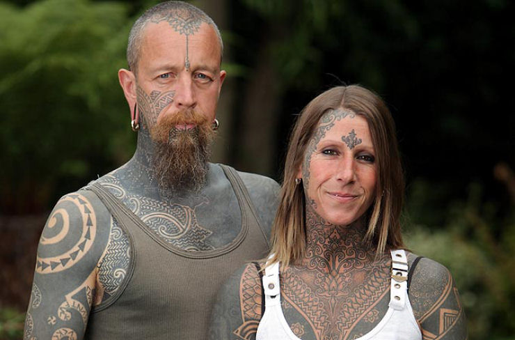 Britnica comemora divrcio tatuando 85% do seu corpo