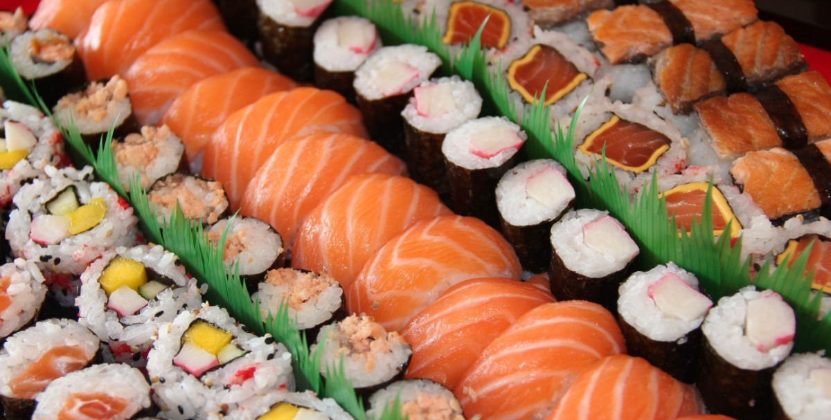 Alemo comilo  banido de um restaurante de rodzio de sushi por comer demais