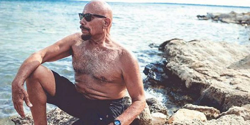 Você acredita que este guru turco da ioga tem 95 anos?
