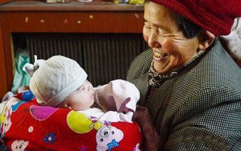 Chinesa  louvada como Santa por adotar 45 crianas nos ltimos 47 anos