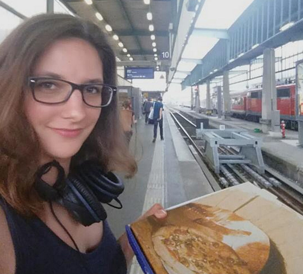 Estudante alem cansada de pagar aluguel decidiu morar em trens