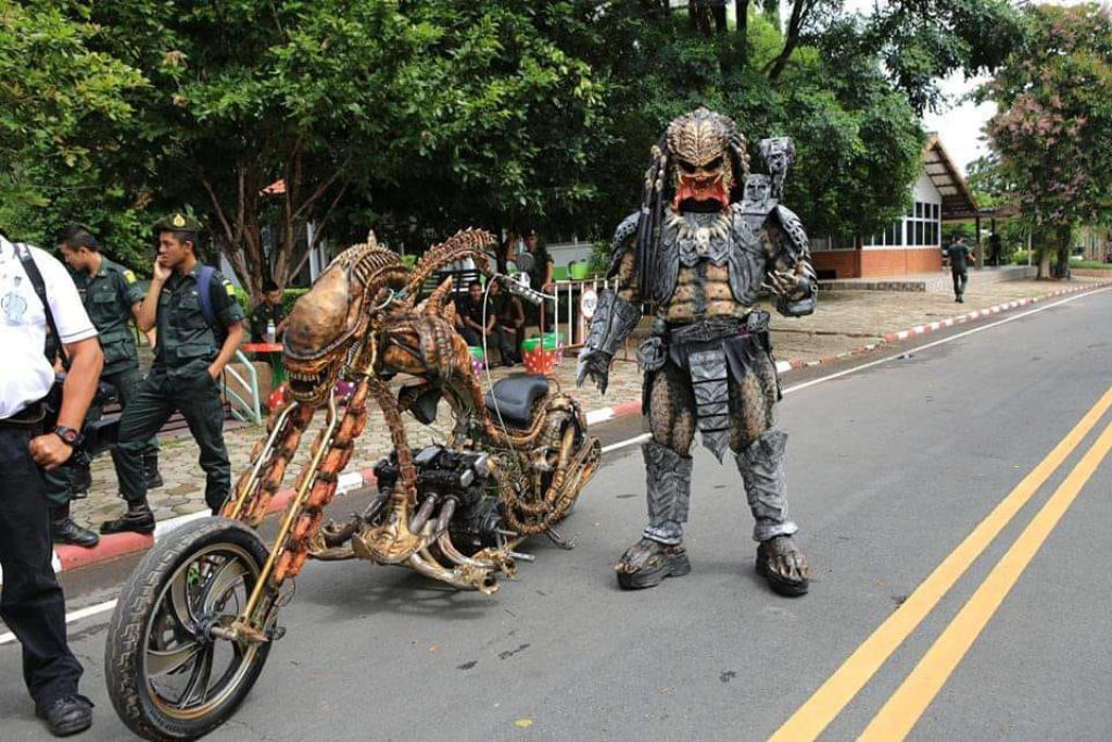 Este  o Predador da vida real e ele mora na Tailndia
