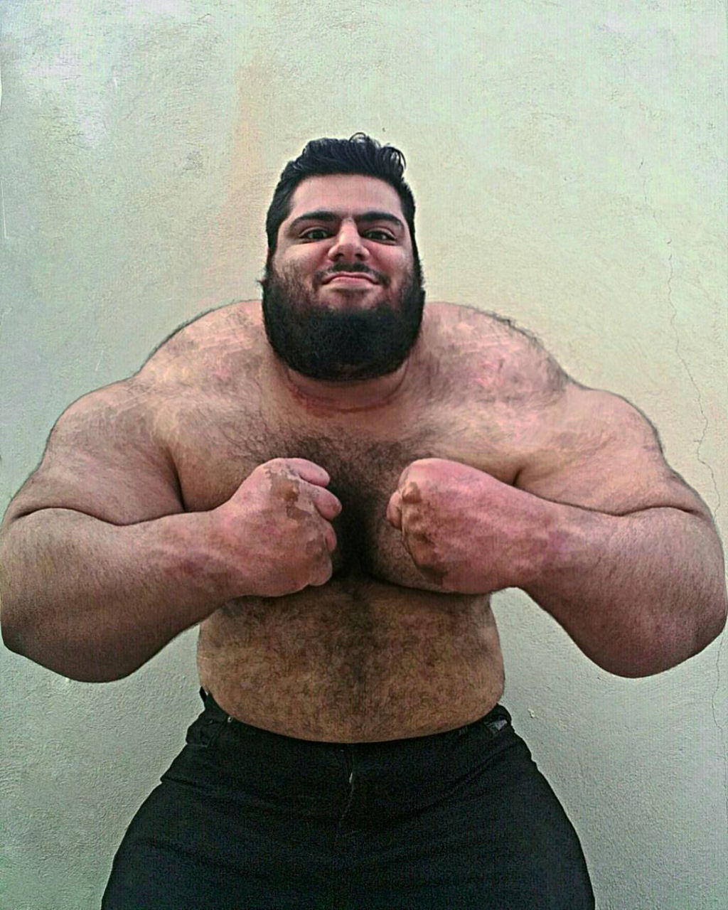 Pensa num cara grande: Hulk existe e é iraniano 04