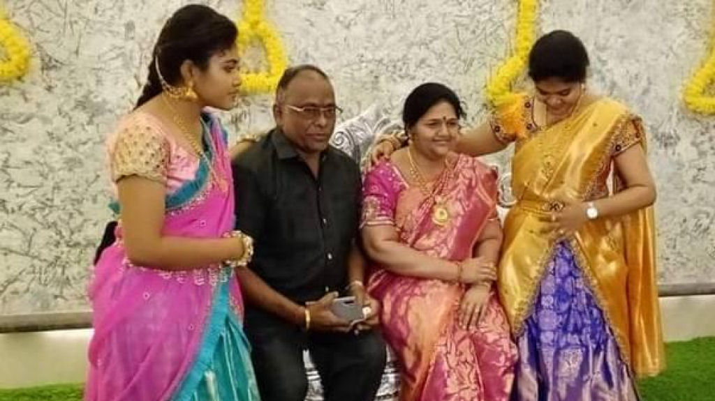 Empresário indiano instalou estátua realista da falecida esposa na nova casa antes da inauguração
