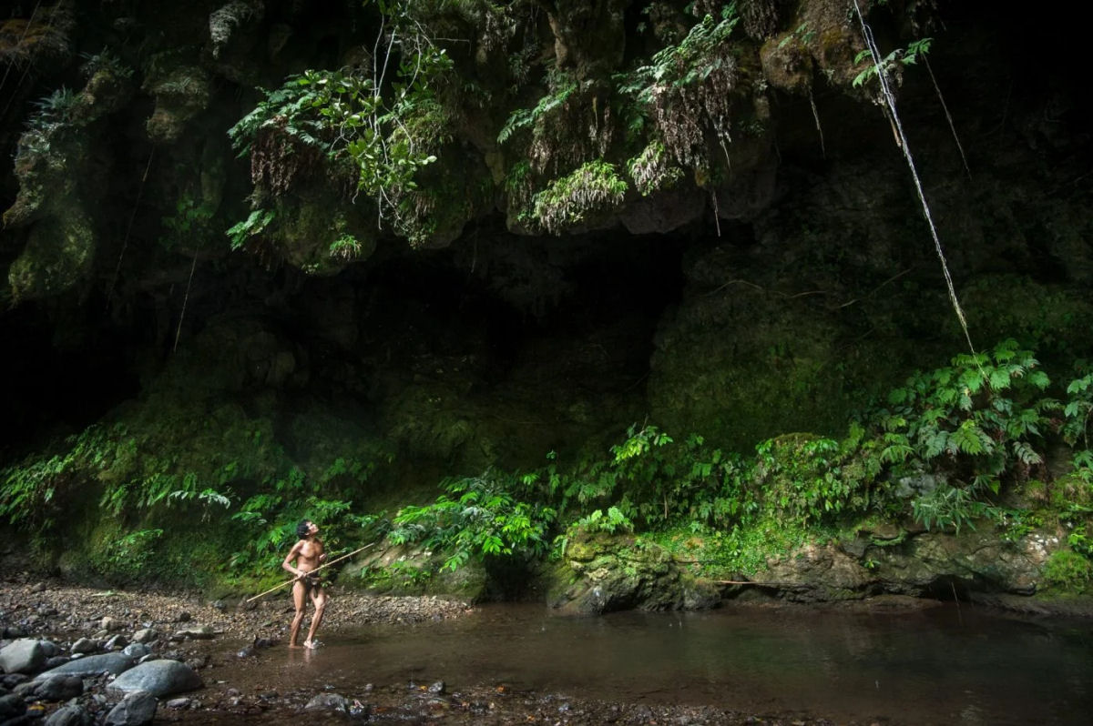 Uma tribo filipina isolada vive dentro da cratera de um vulco