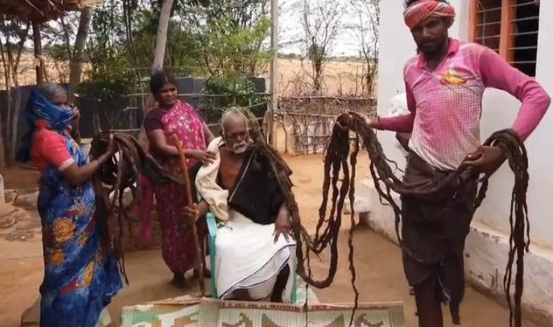 Supostamente este indiano de 95 anos nunca cortou o cabelo
