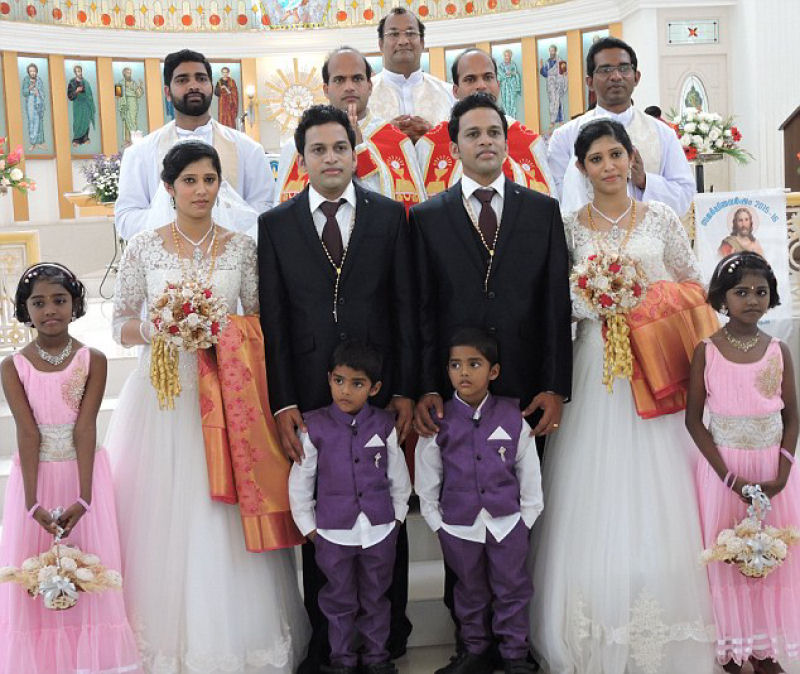 Casamento ao quadrado: padres gêmeos casam gêmeos com gêmeas na Índia 01