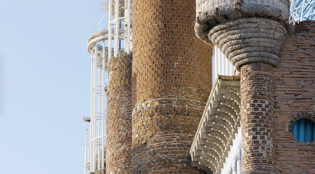 Espanhol solitrio passou 53 anos construindo uma catedral 05