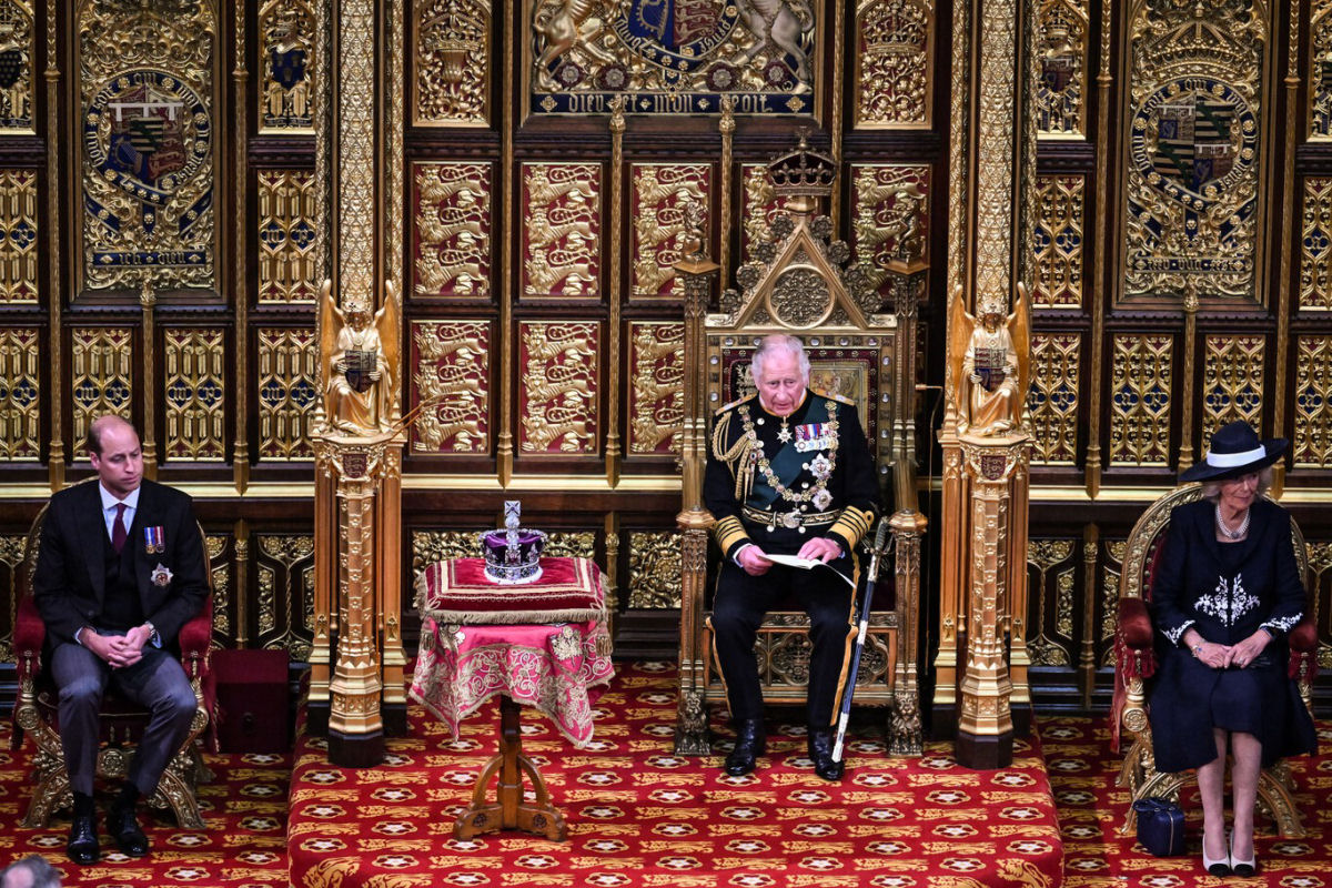 Charles III herdou o trono, mas o problema  que a Inglaterra quer que seu filho William reine