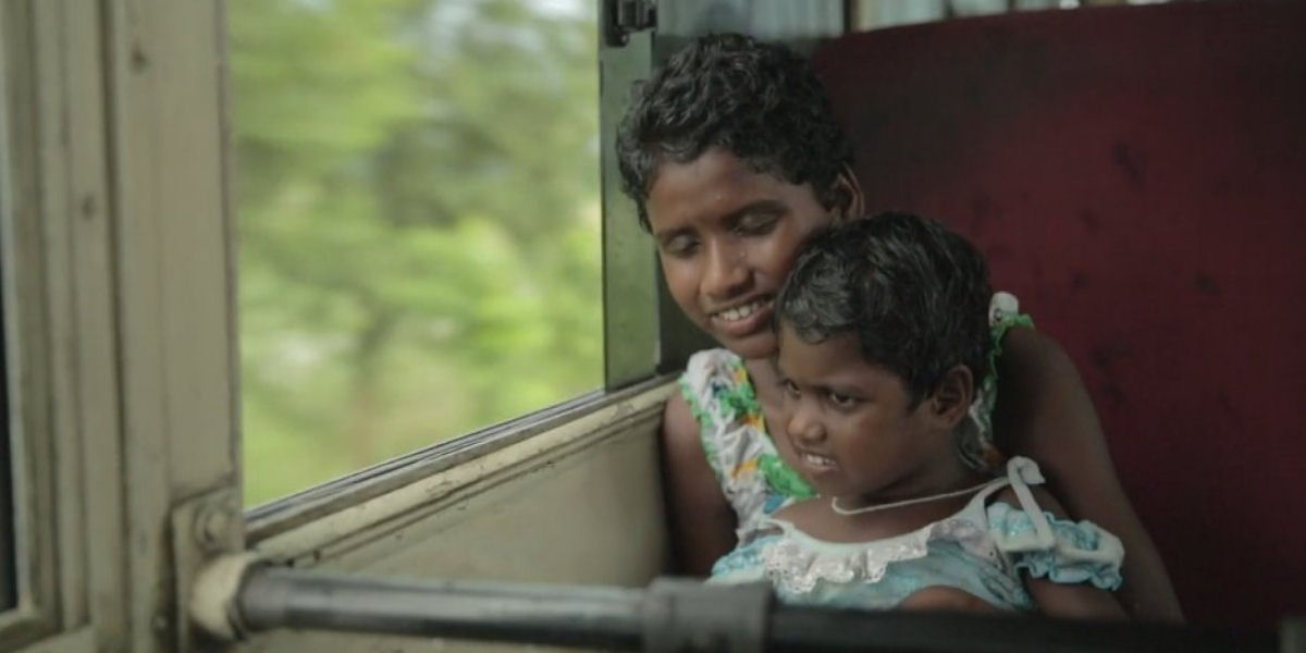 'Posso ver, mamãe': testemunhe o momento em que duas irmãs cegas veem o mundo pela primeira vez