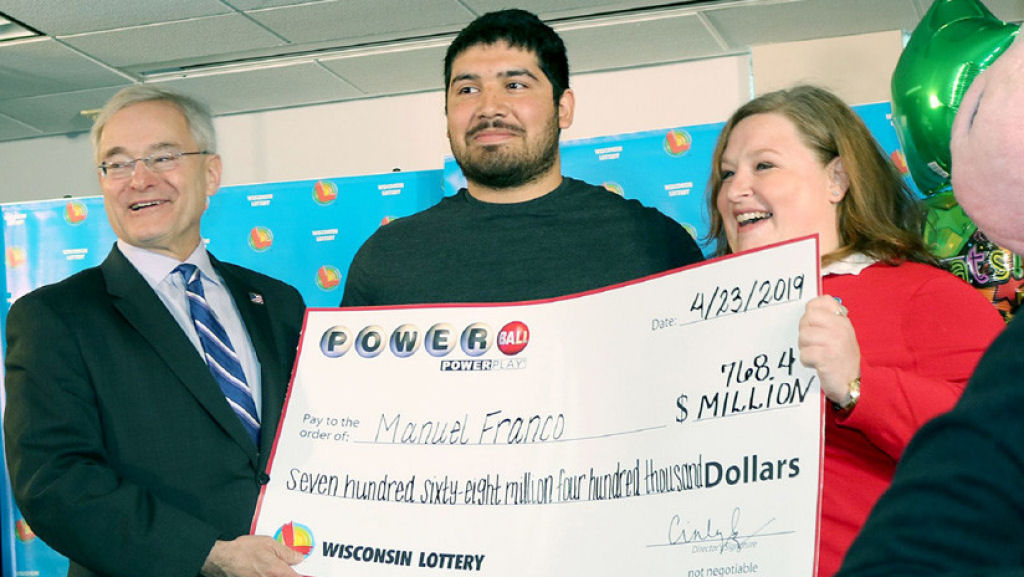Americano que ganhou 768,4 milhes de dlares na loteria preferiu receber um pagamento nico de 477 milhes