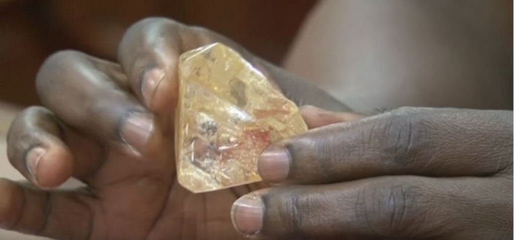 Pastor africano descobre diamante com valor superior a 62 milhes e doa para as causas sociais