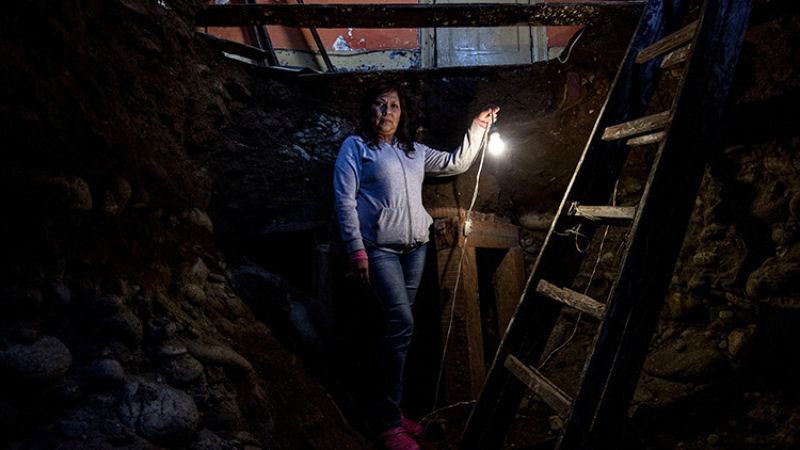 Peruana destrói a casa da vizinha buscando um tesouro enterrado