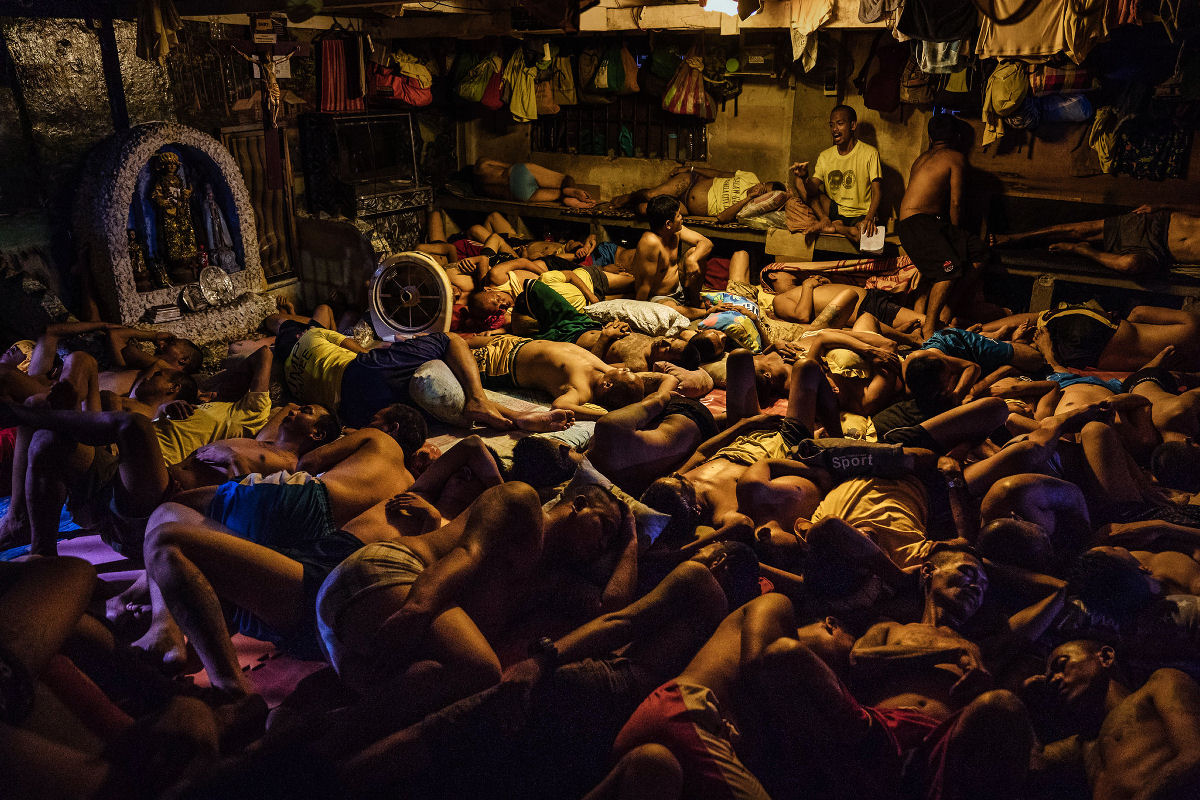 A vida dentro das prisões superlotada das Filipinas