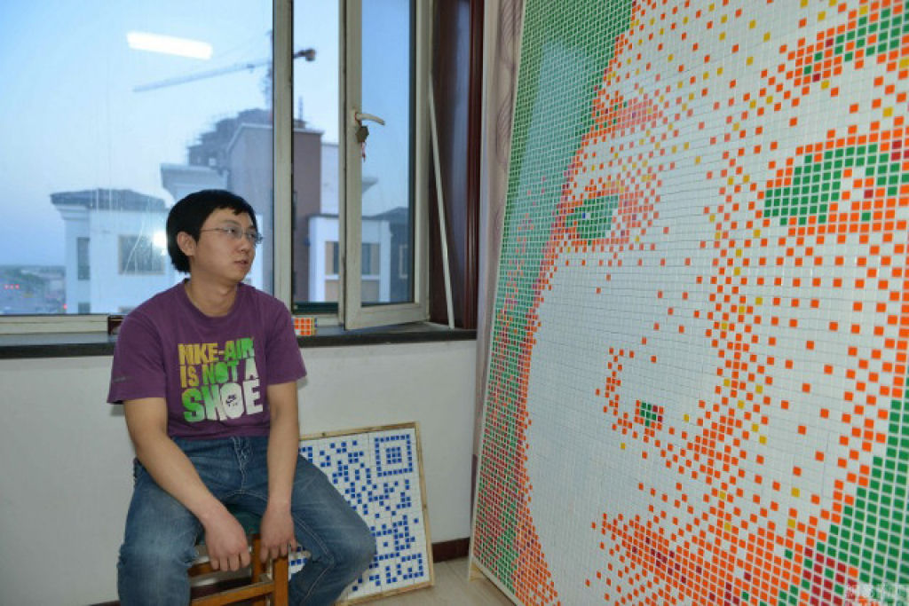 Jovem constrói retrato gigante de sua paixão com 840 cubos de Rubik e é rejeitado