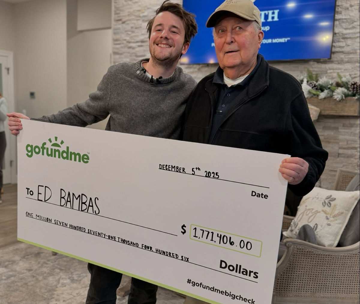 Homem generoso arrecada US$ 1,7 milhão para ajudar veterano de 88 anos que perdeu sua pensão