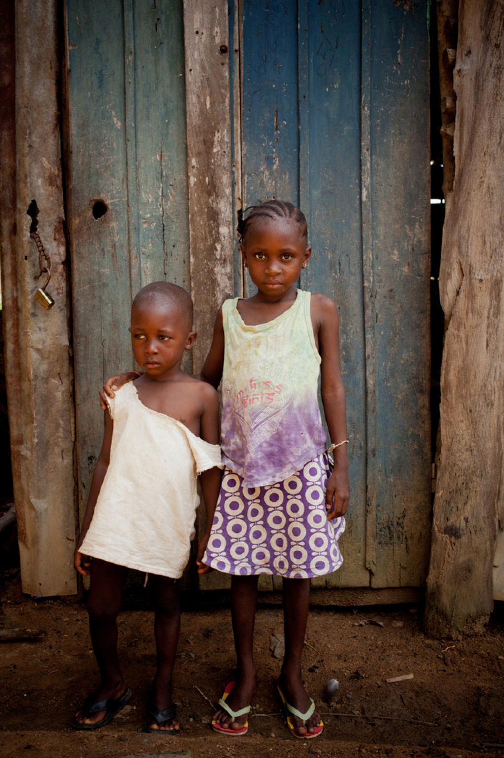 Sobreviventes do Ebola: 16 fotos comoventes da volta para casa