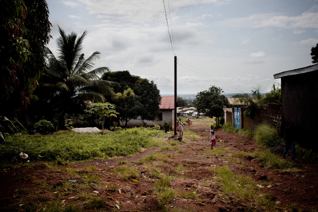 Sobreviventes do Ebola: 16 fotos comoventes da volta para casa 13