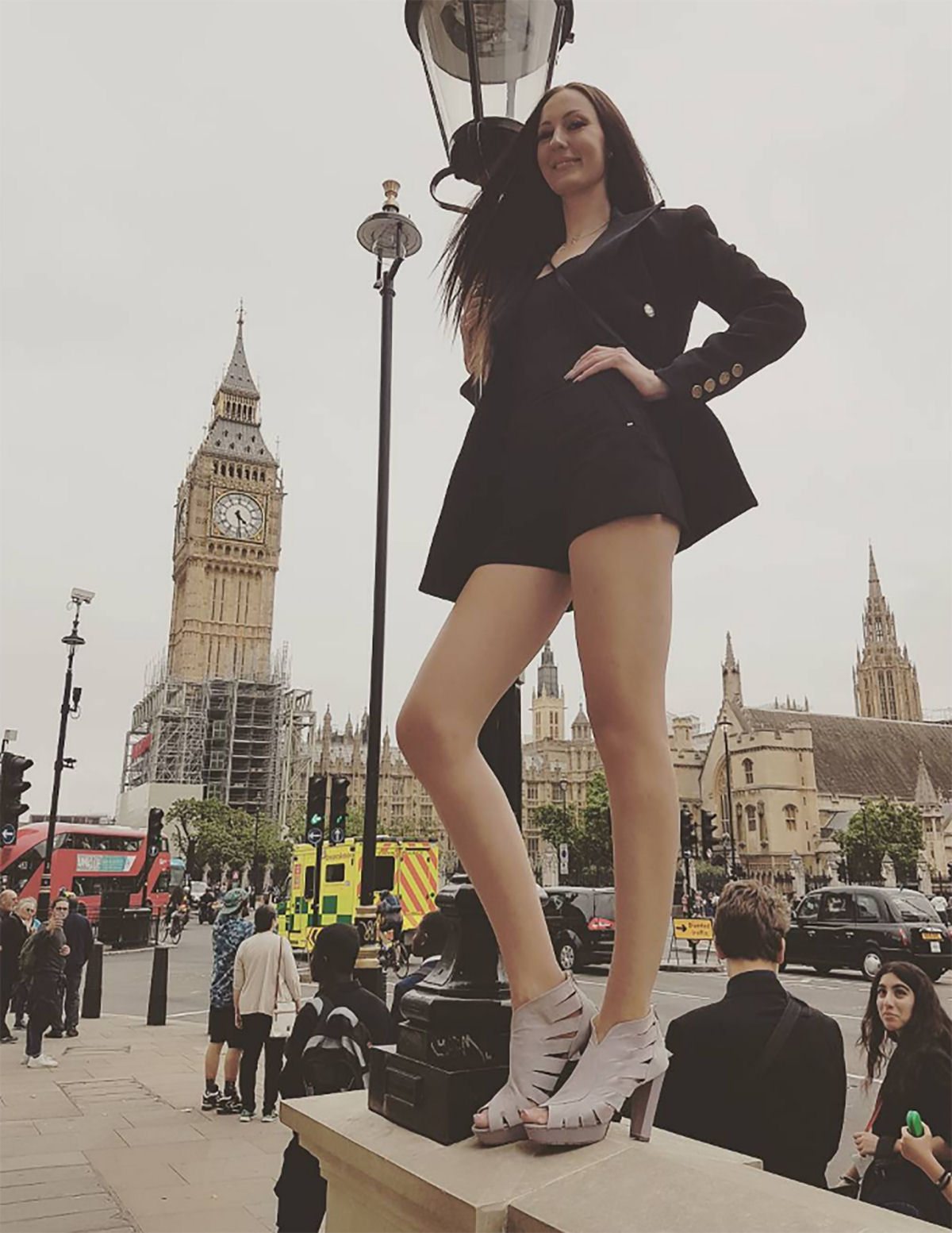Екатерина Лисина, женщина с самыми длинными ногами в мире 09