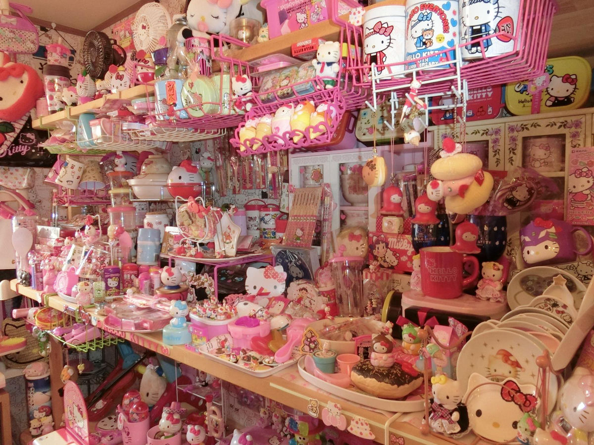 Japonês de 67 anos tem a maior coleção do mundo de lembranças Hello Kitty