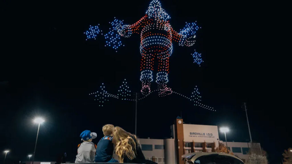 Um show pico de drones com luzes de Natal estabelece dois novos recordes mundiais do Guinness