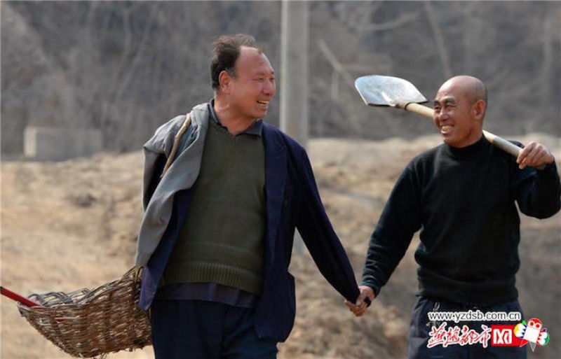 Eco-Heris da China: homem cego e amigo abrquio plantam 10.000 rvores em 10 anos 11