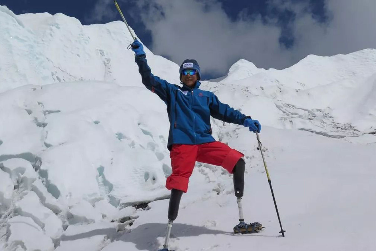 Chins de 69 anos conquista o Everest 43 anos depois de perder os dois ps congelados