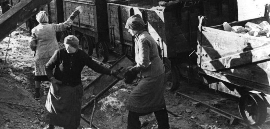 Trmmerfrauen: as mulheres que ajudaram a reconstruir a Alemanha aps a 2 Guerra Mundial 03
